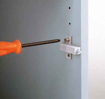 Deska křížového adaptéru, mechanismus tlumeného zavírání pro dveře Metalla 510, s polohovací pomůckou