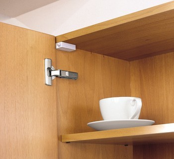 Deska křížového adaptéru, pro mechanismus tlumeného zavírání pro dveře Metalla 510, bez polohovací pomůcky