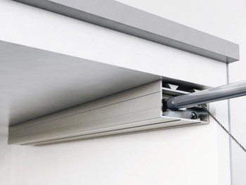 Klopna s tažným lankem, pro výklopy ze dřeva a s hliníkovým rámečkem, s nastavitelným brzdicím efektem