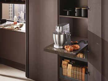 Napájecí prvek, Blum Amperos AC - napájení střídavým proudem 230 V pro zásuvkový systém Legrabox a systém výsuvů Movento