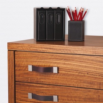 Oblouková úchytka, Häfele Déco, úchytka: kůže, sokl: zinková slitina