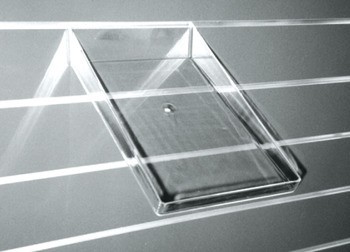 Přihrádka pro prospekty, s podpěrou směrem dolů