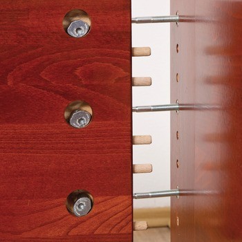 Spoj pracovní desky, pro dotažení akumulátorovou vrtačkou