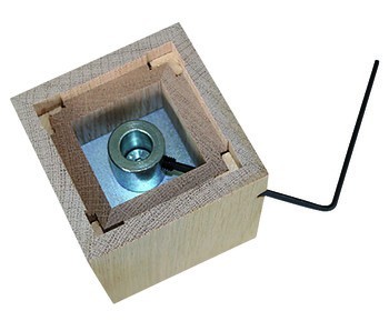 Upevnění stolové nohy, pod stolovou desku