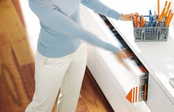 Vrtací přípravek, Blum Servo-Drive pro distanční doraz