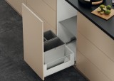 Více než plnovýsuv pro odpadkové koše, Blum Merivobox, systémová výška E s Boxcover, nosnost 70 kg